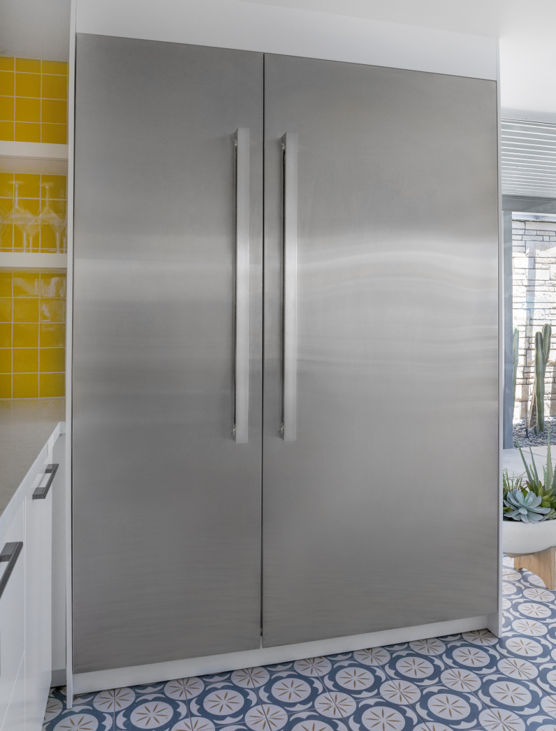A pair of JennAir® NOIR™ Columns in a kitchen. A pair of JennAir® NOIR™ Columns in a kitchen.