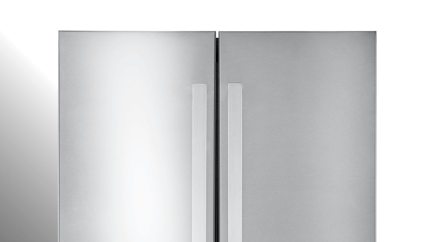 A close up of the NOIR™ Design Expression Handle on stainless steel panels. A close up of the NOIR™ Design Expression Handle on stainless steel panels.