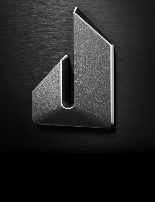The Defiant J badge on a RISE™ Rangetop. The Defiant J badge on a RISE™ Rangetop.