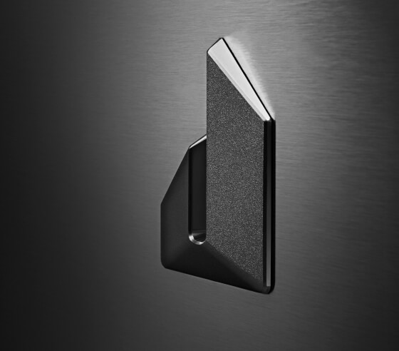 The Defiant J badge on a RISE™ Range.