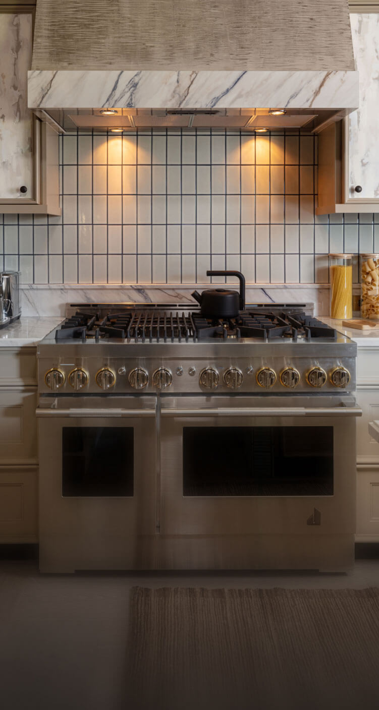 A RISE™ Professional-Style Range In a real kitchen.